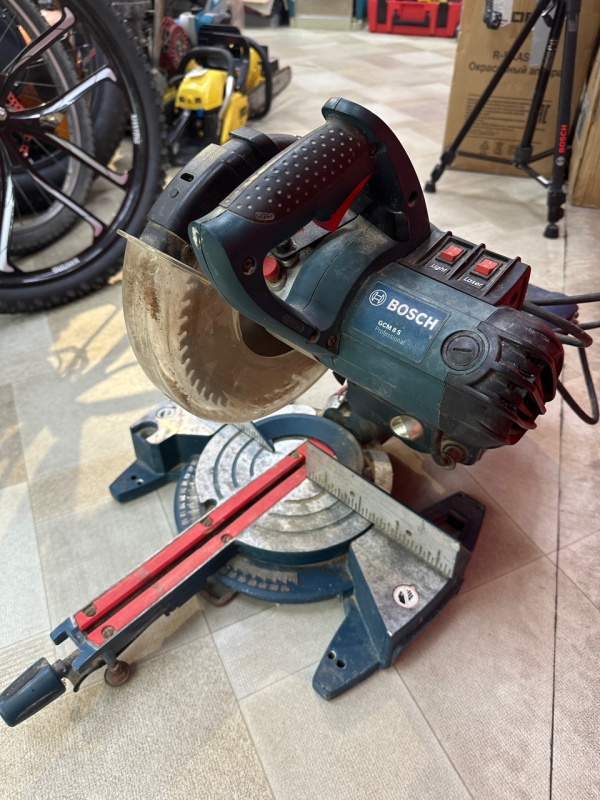Циркулярная пила Bosch gcm 8 s