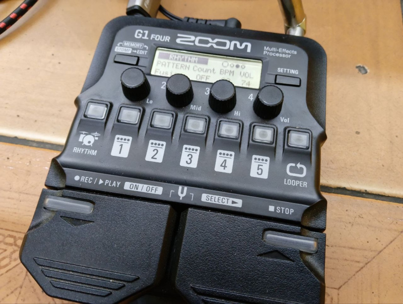 Гитарный процессор Zoom G1 four