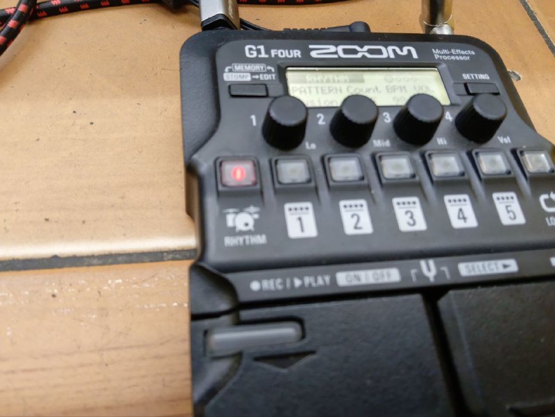Гитарный процессор Zoom G1 four