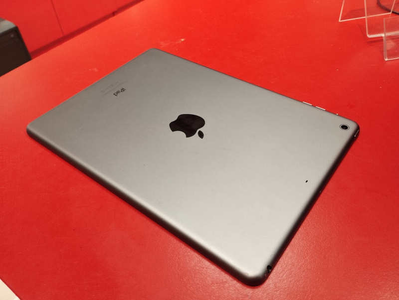 Планшет Apple iPad Air (1-го поколения)