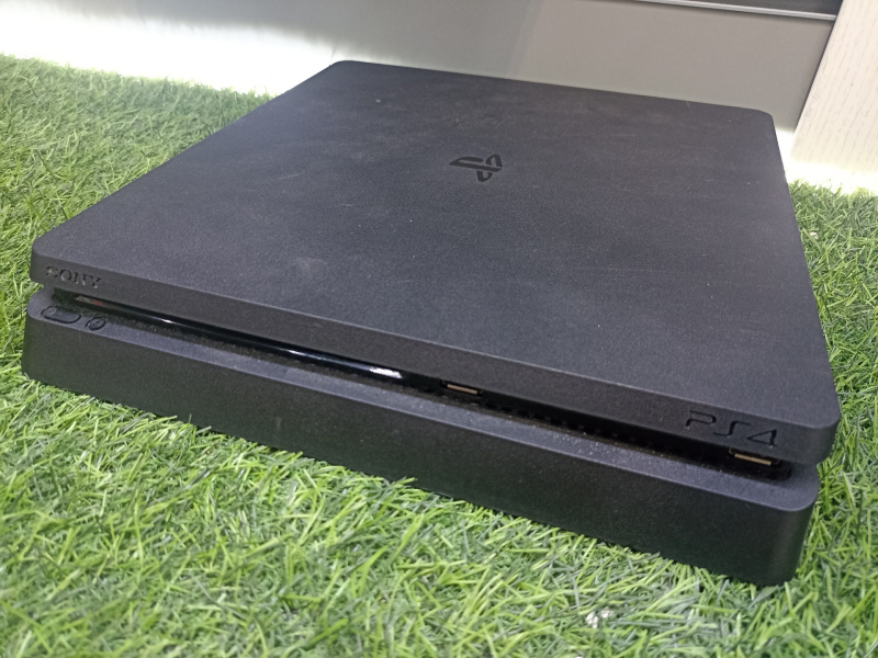 Игровая приставка PlayStation 4 Slim