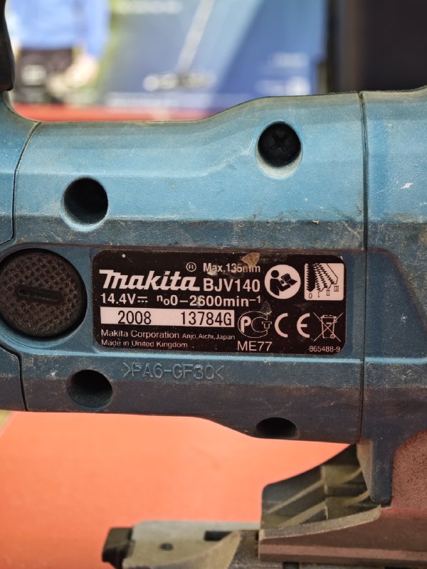 Электролобзик Makita BJV140