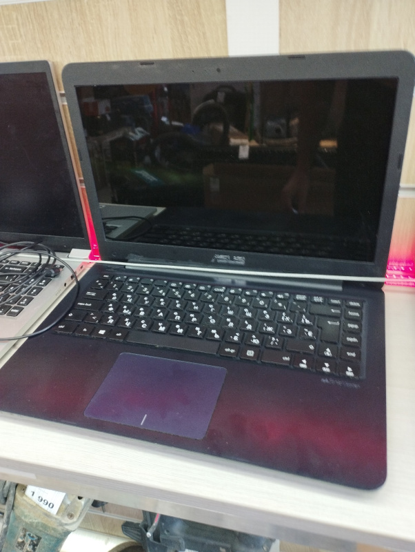 Ноутбук ASUS E402BP