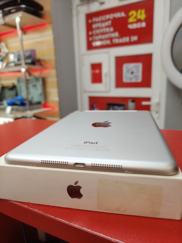 Планшет Apple iPad mini (1-го поколения)