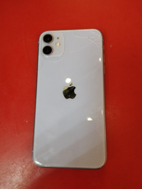 Мобильный телефон Apple iPhone 11